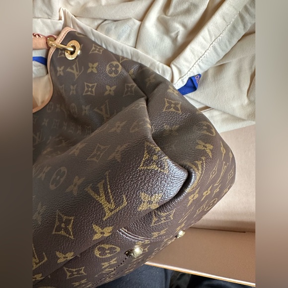 Stunning MM artsy Louis Vuitton tote selling for friend she’s firm on price - Picture 5 of 16